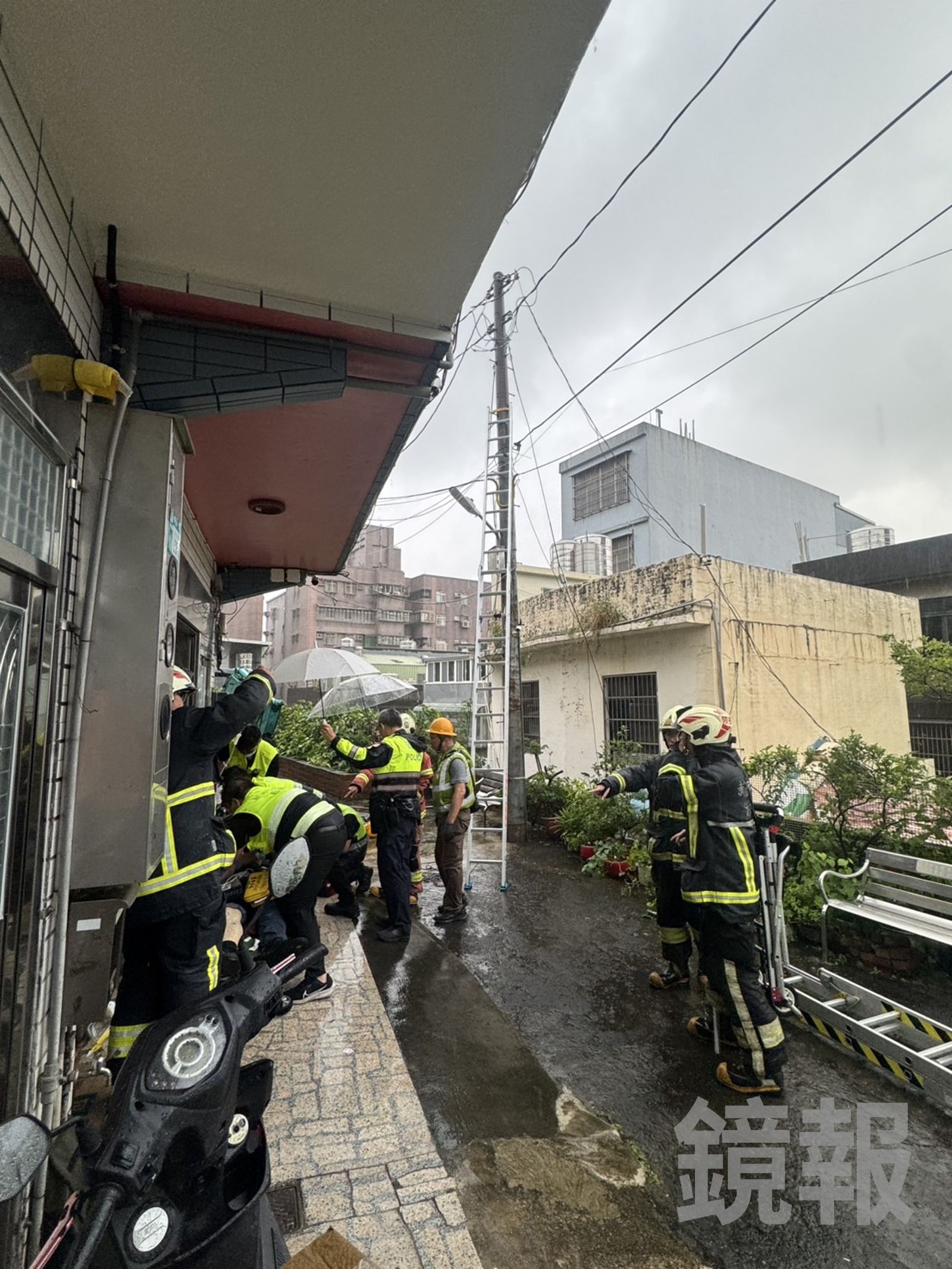 快訊／台電外包工人搶修爆工安意外　觸電昏迷吊掛半空命危送醫