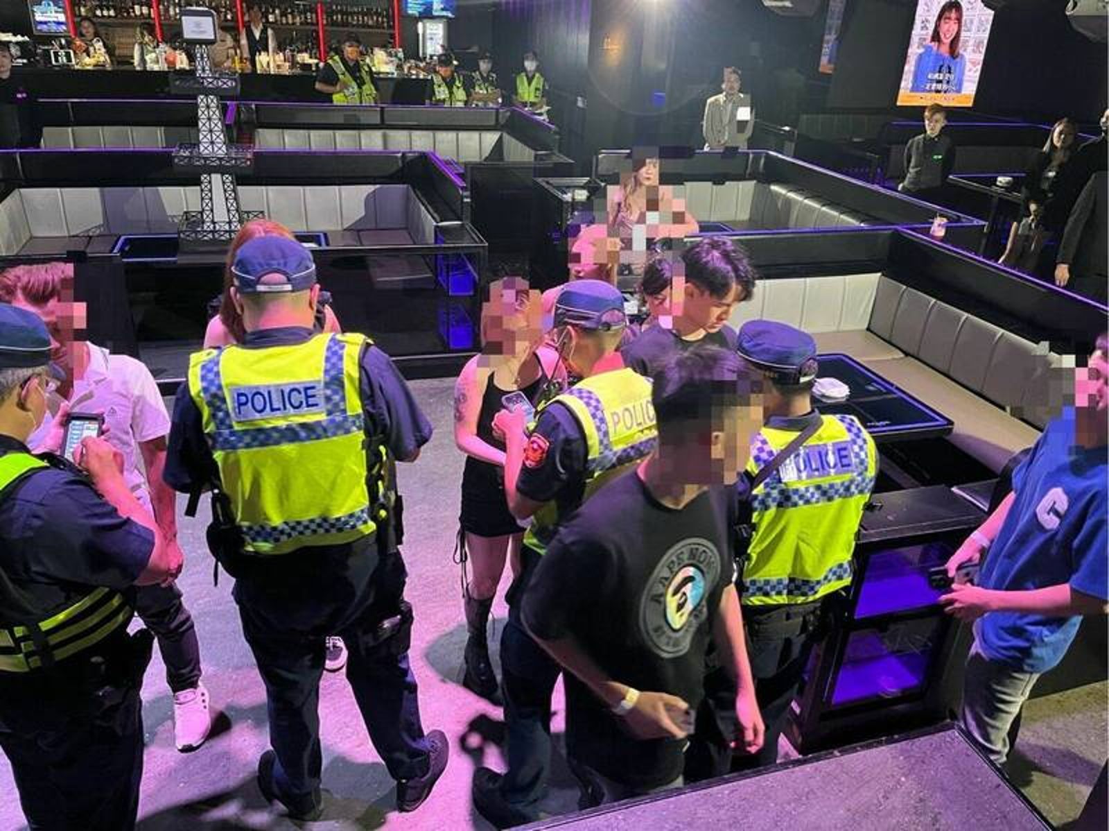 中警臨檢夜店一條街取締80件酒駕 酒客瞎掰：「女友吐我嘴裡」