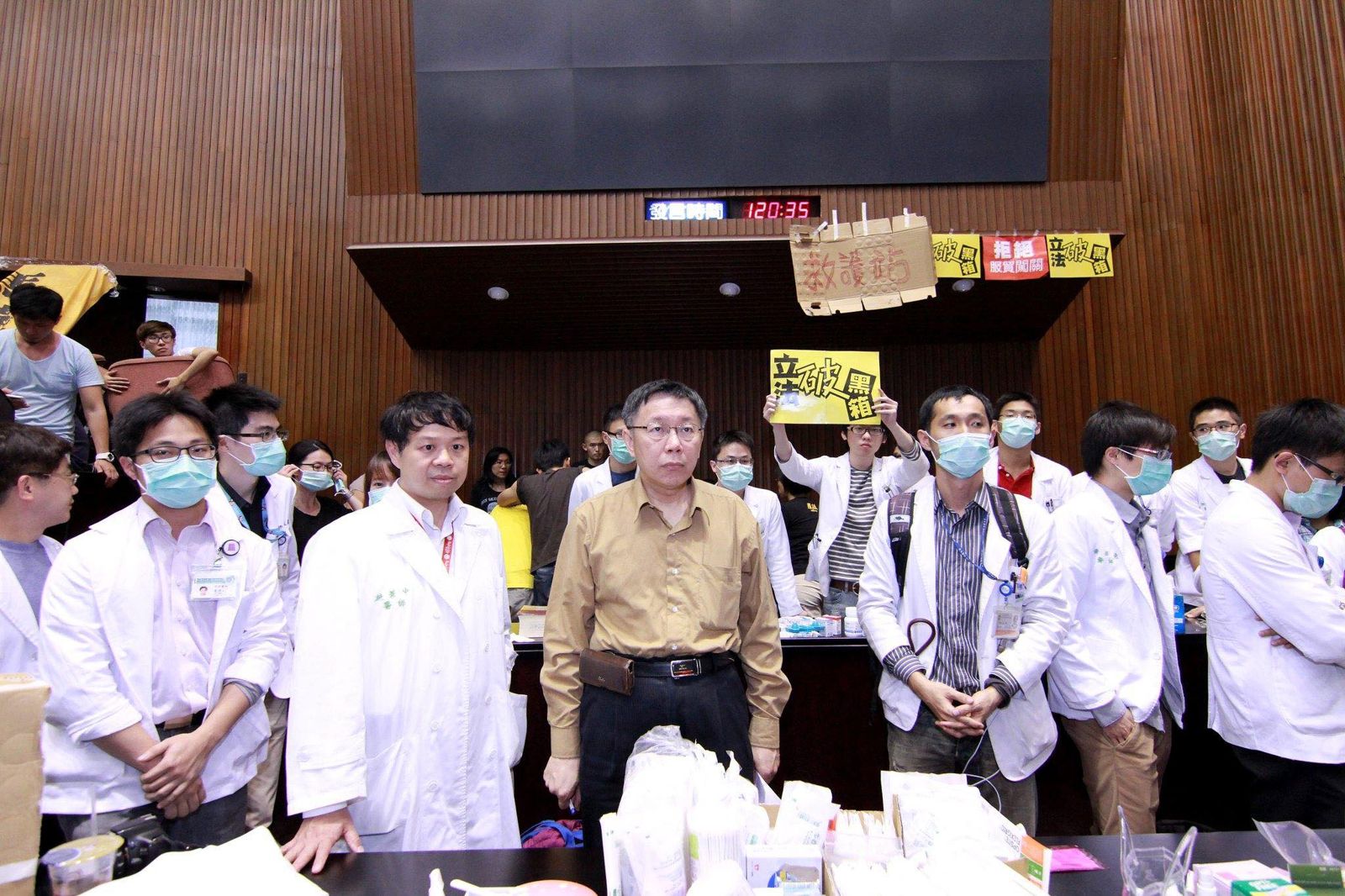 318太陽花學運第12年　前幕僚認「是我們的錯」揭柯文哲造神之路