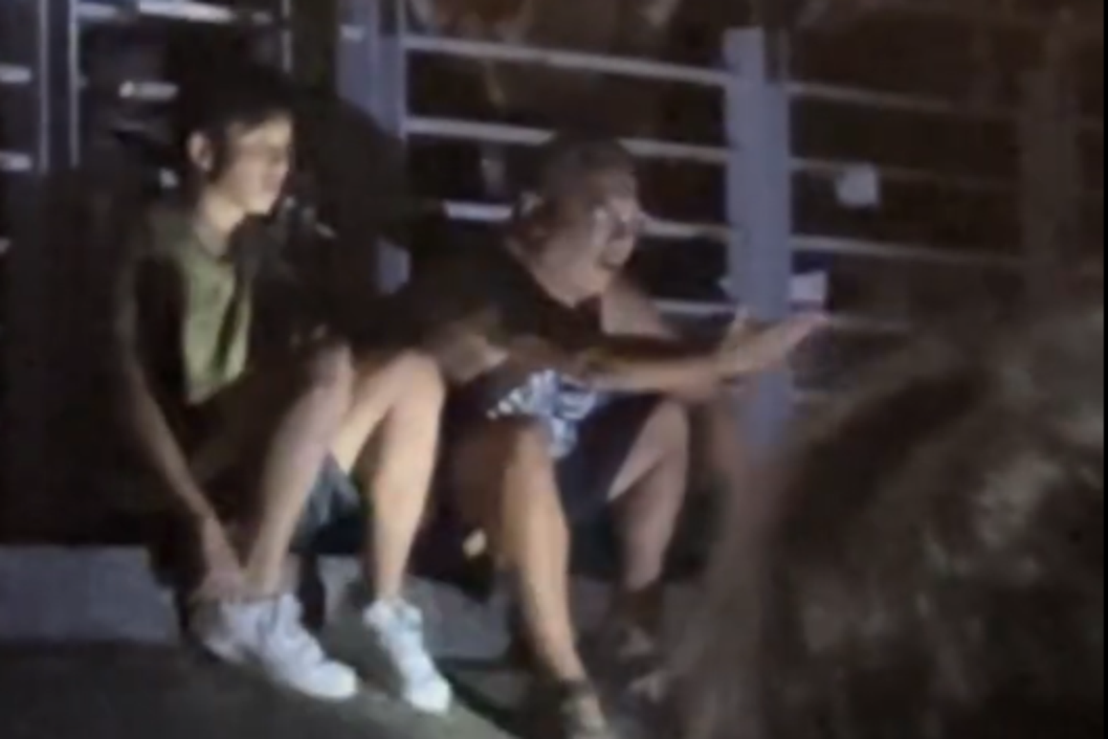 員警勸民眾下斜坡遭嗆聲。圖／翻攝自Threads@zi_wei0820