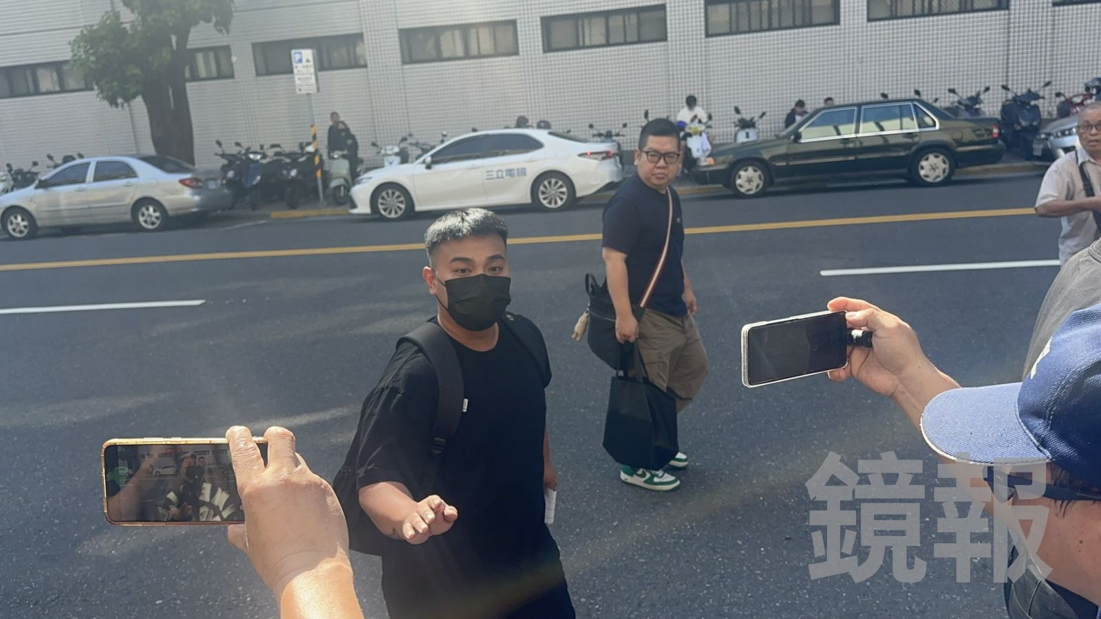 酒駕撞死人判10年!邱軍不當歌手了 改當木地板工程學徒