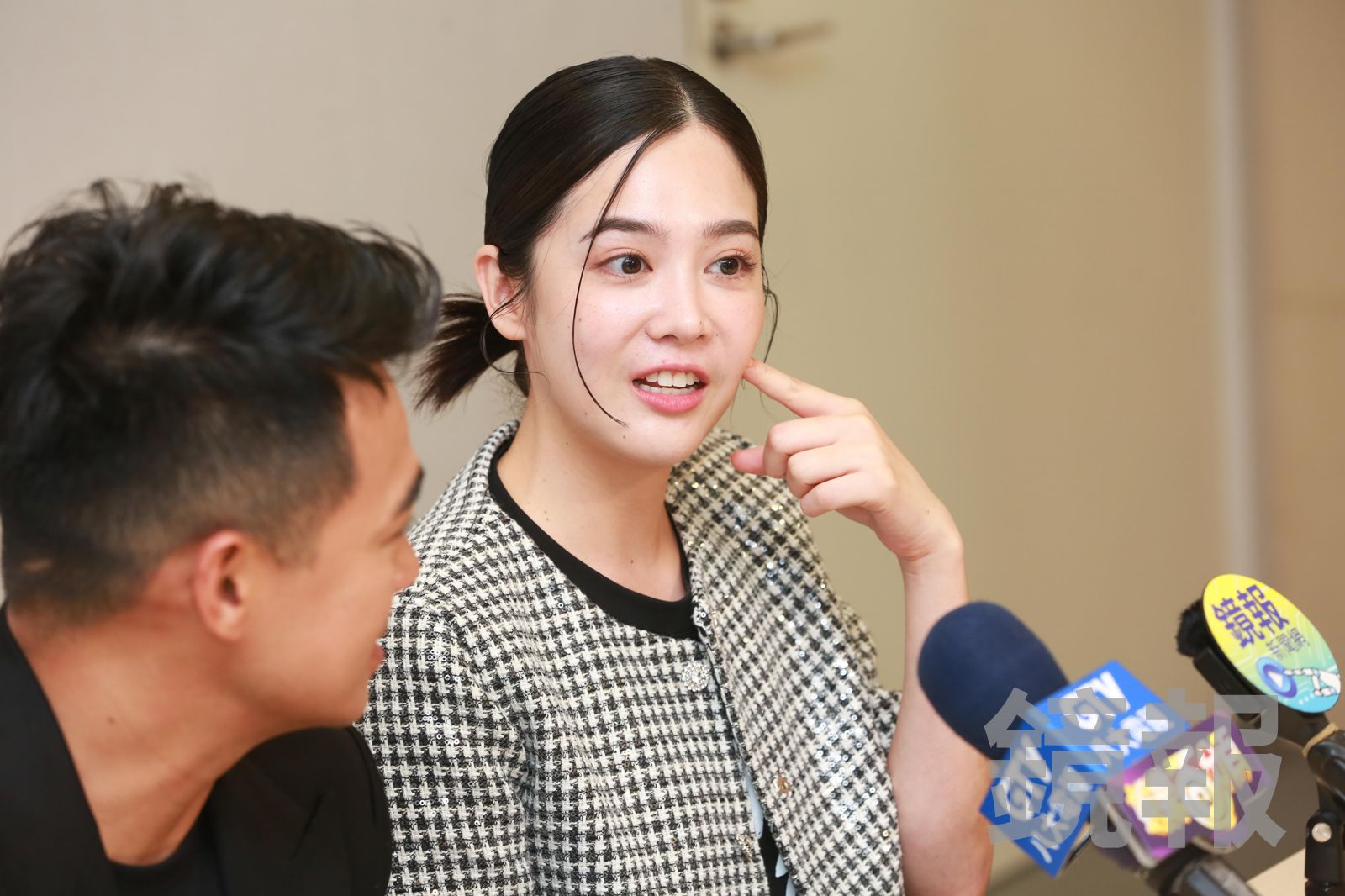 黃可欣差點被老鷹咬傷臉。李鍾泉攝