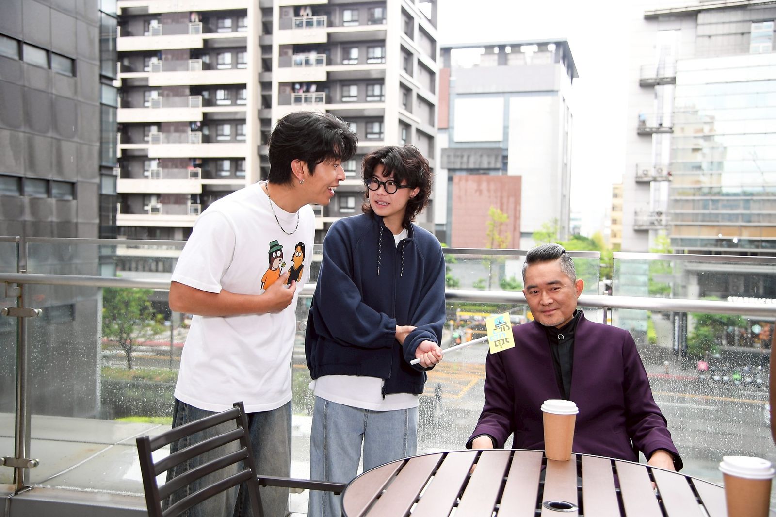 台8男星被哈哈台街訪竟被叫「阿伯」　一旁保鑣冷臉狠撂「派人處理」