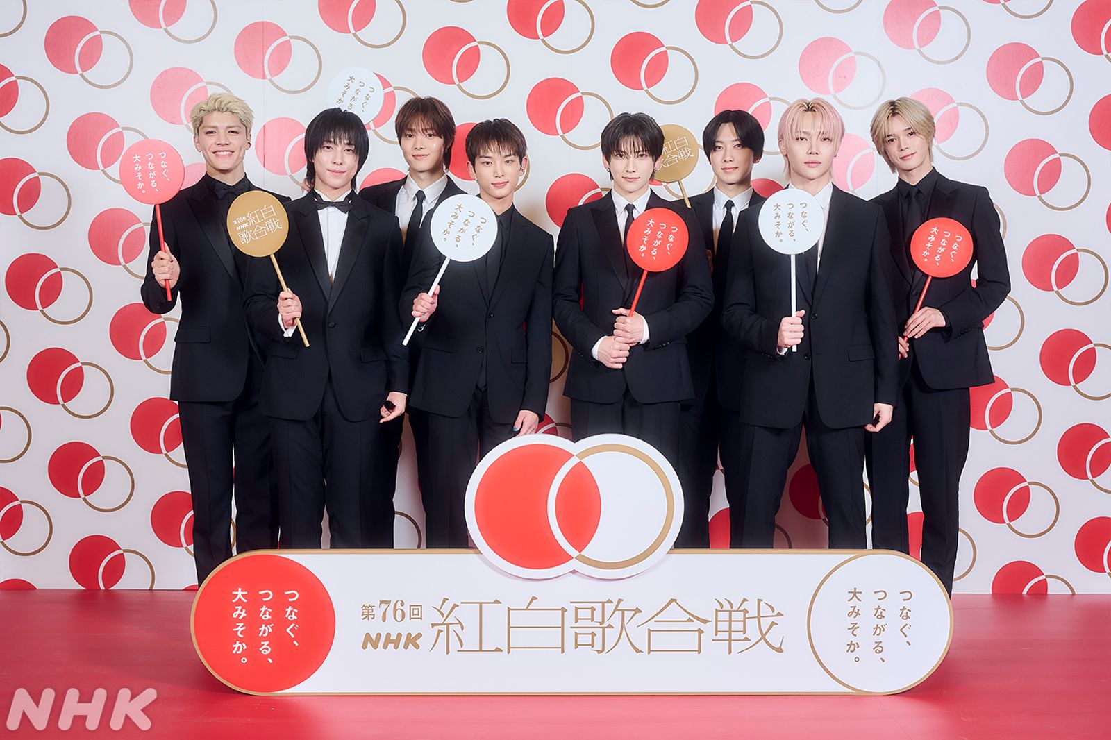 王奕翔(右二)將隨&TEAM首度登上紅白舞台。翻攝X@nhk_kouhaku
