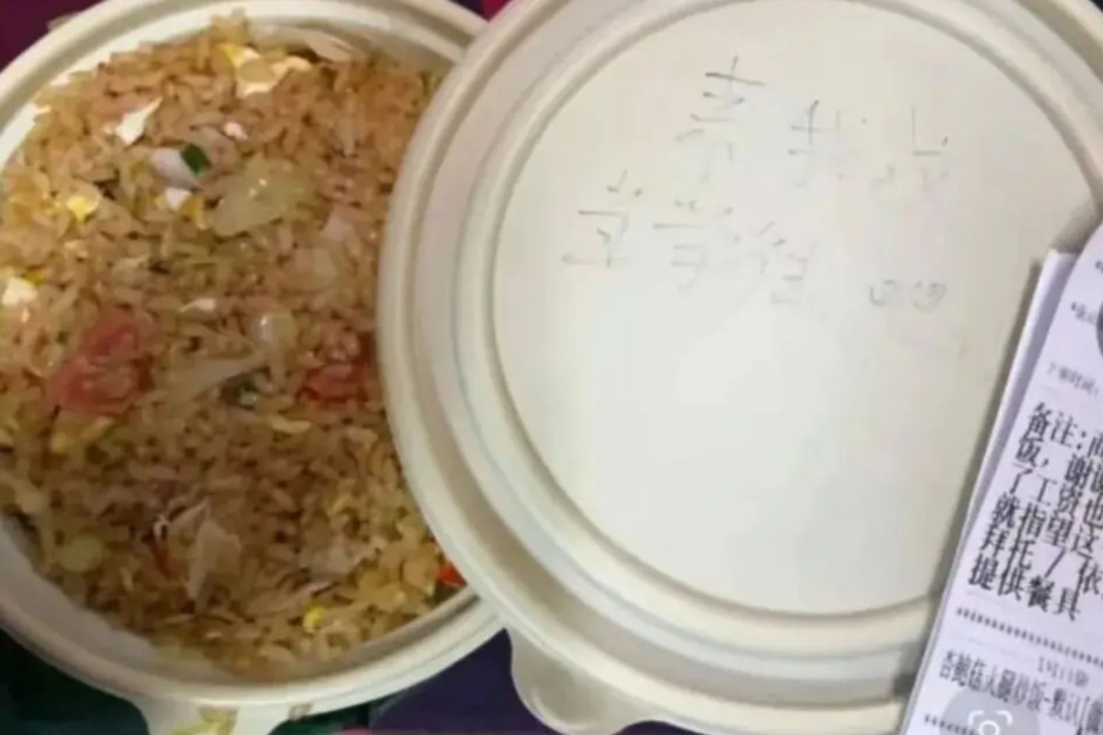 點外送備註多給點飯!老闆竟在飯盒蓋寫下「7字」 200萬人淚崩:讓他炒到手軟