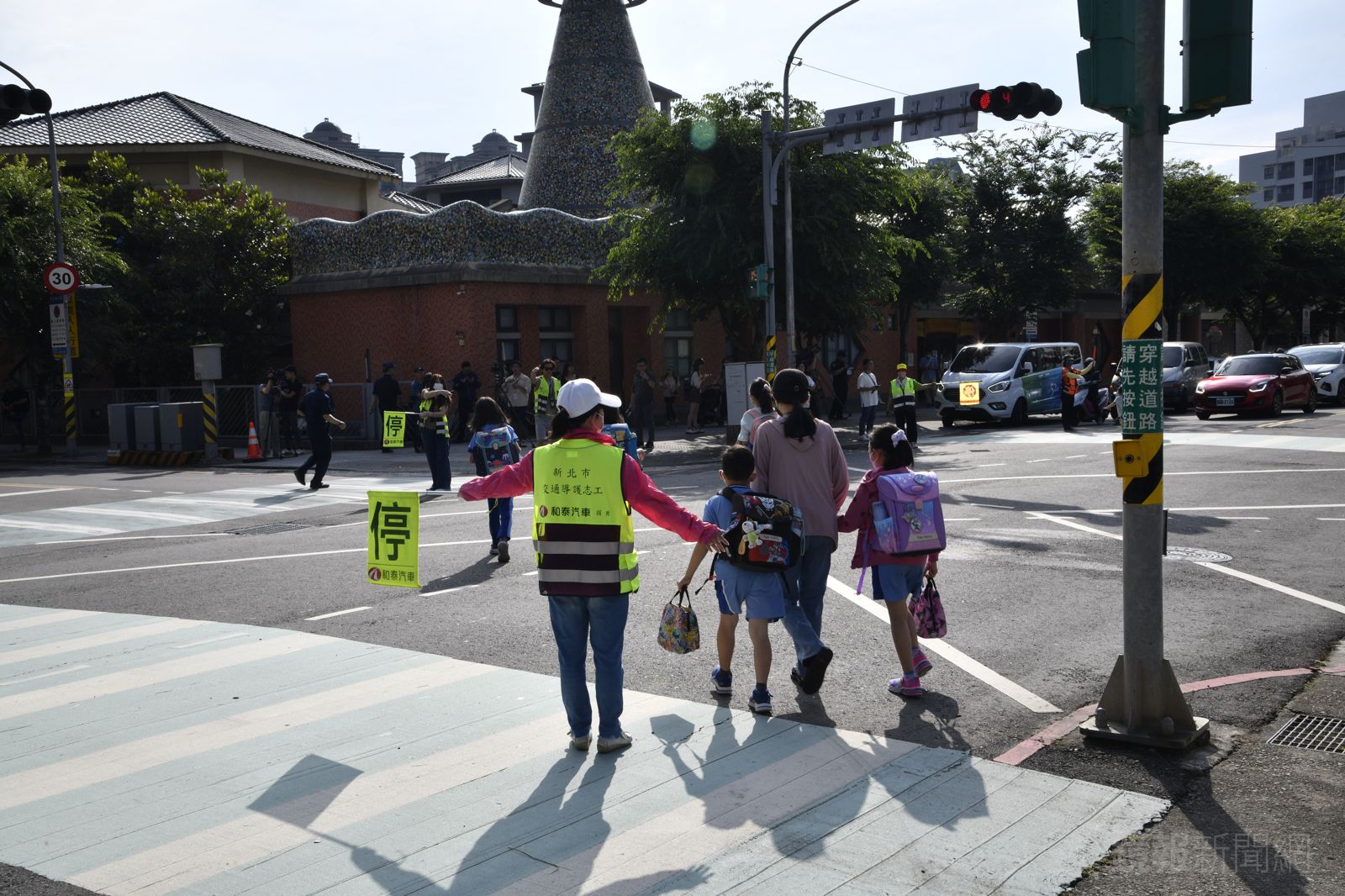 三峽車禍學童驚魂未定?心理師教5步驟穩住孩子創傷反應