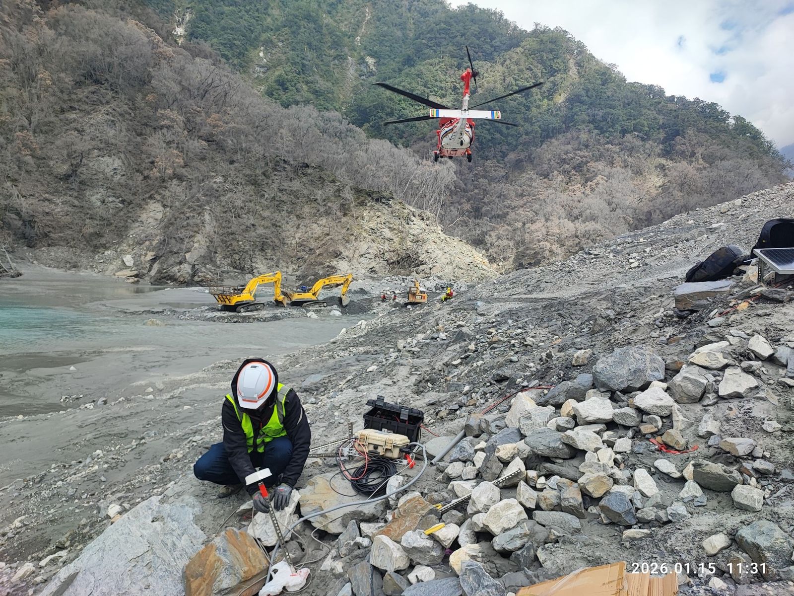 馬太鞍溪堰塞湖危機解除！14名「降挖勇士」受困山區今搭機脫困　災後清淤恐需3年