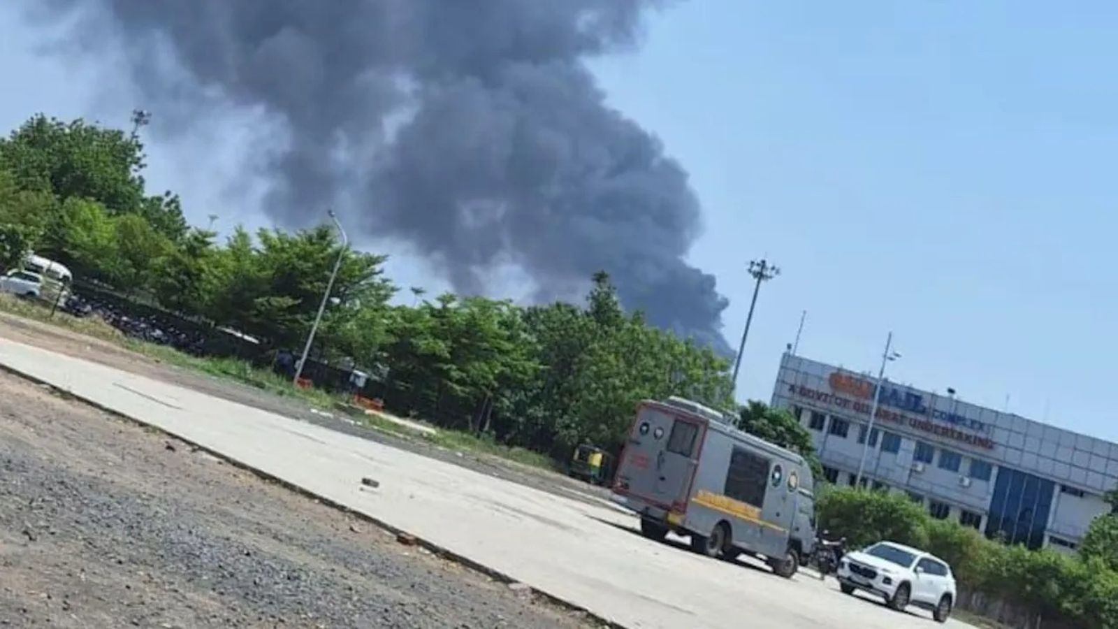 印度航空波音787飛機驚傳墜機　242人生死未卜！現場震撼畫面曝光