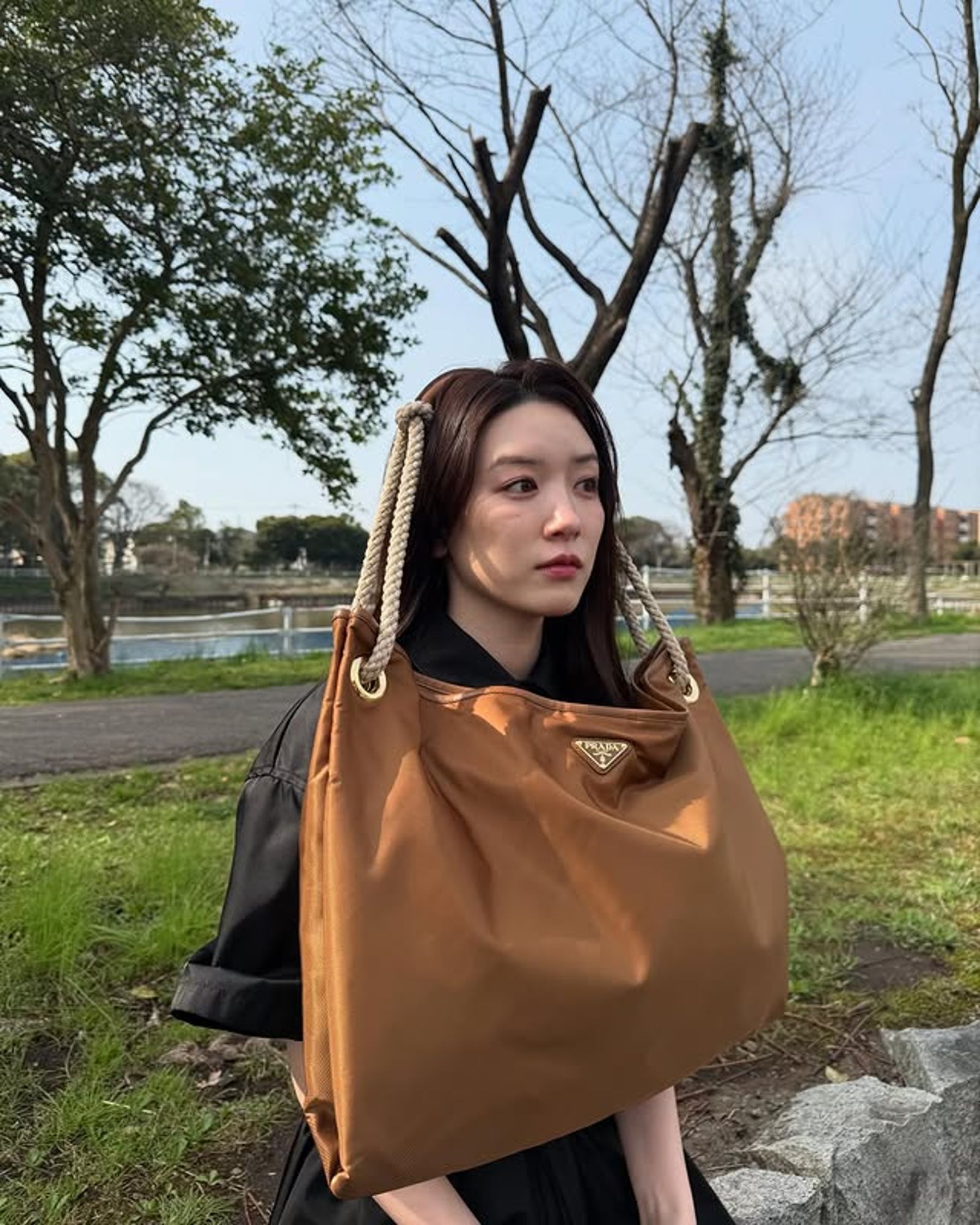 永野芽郁早在2019年就是Prada日本區的品牌大使,但已因爆出不倫田中圭遭品牌切割。翻攝IG@mei_nagano0924official