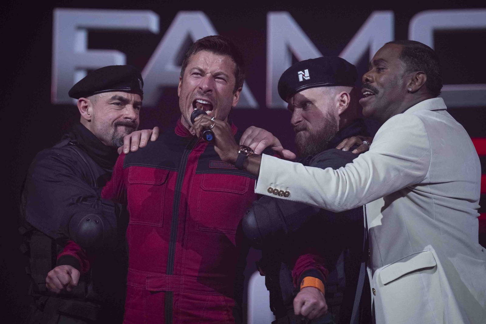 拍到瘀青流血！葛倫鮑威爾挑戰史蒂芬金神作　被全球追殺實況轉播賺救命錢