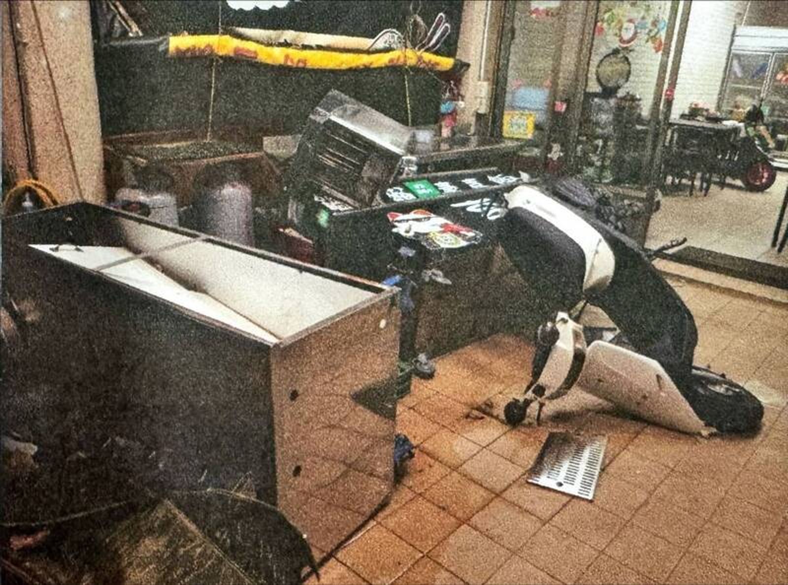 台中男懷疑被挑撥情變 3度夜襲火鍋店燃炮砸店遭送辦