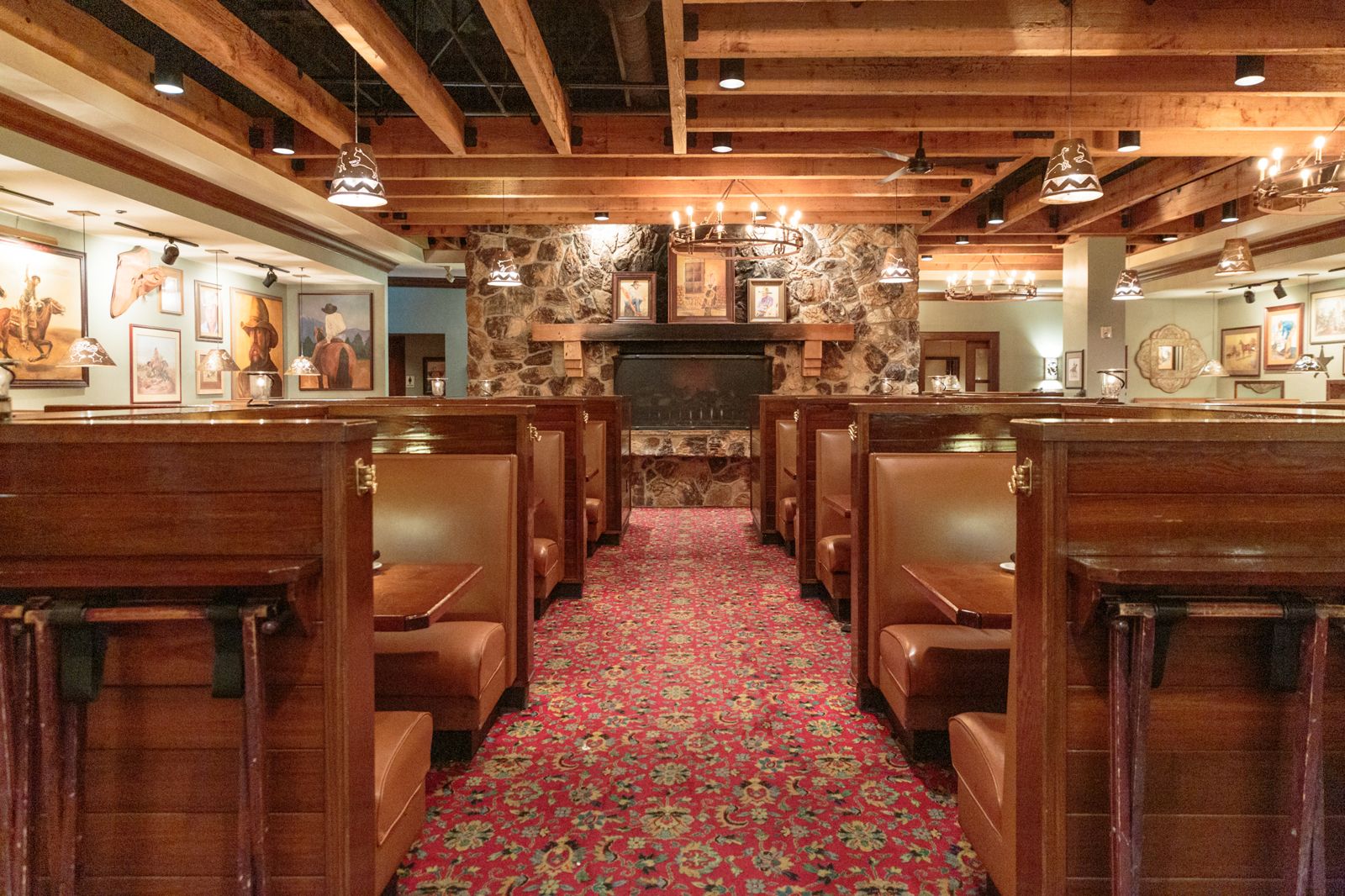 不忍直視...餐廳員工「牛排上撒尿」錄影留存　警搜他手機見更驚人畫面　
