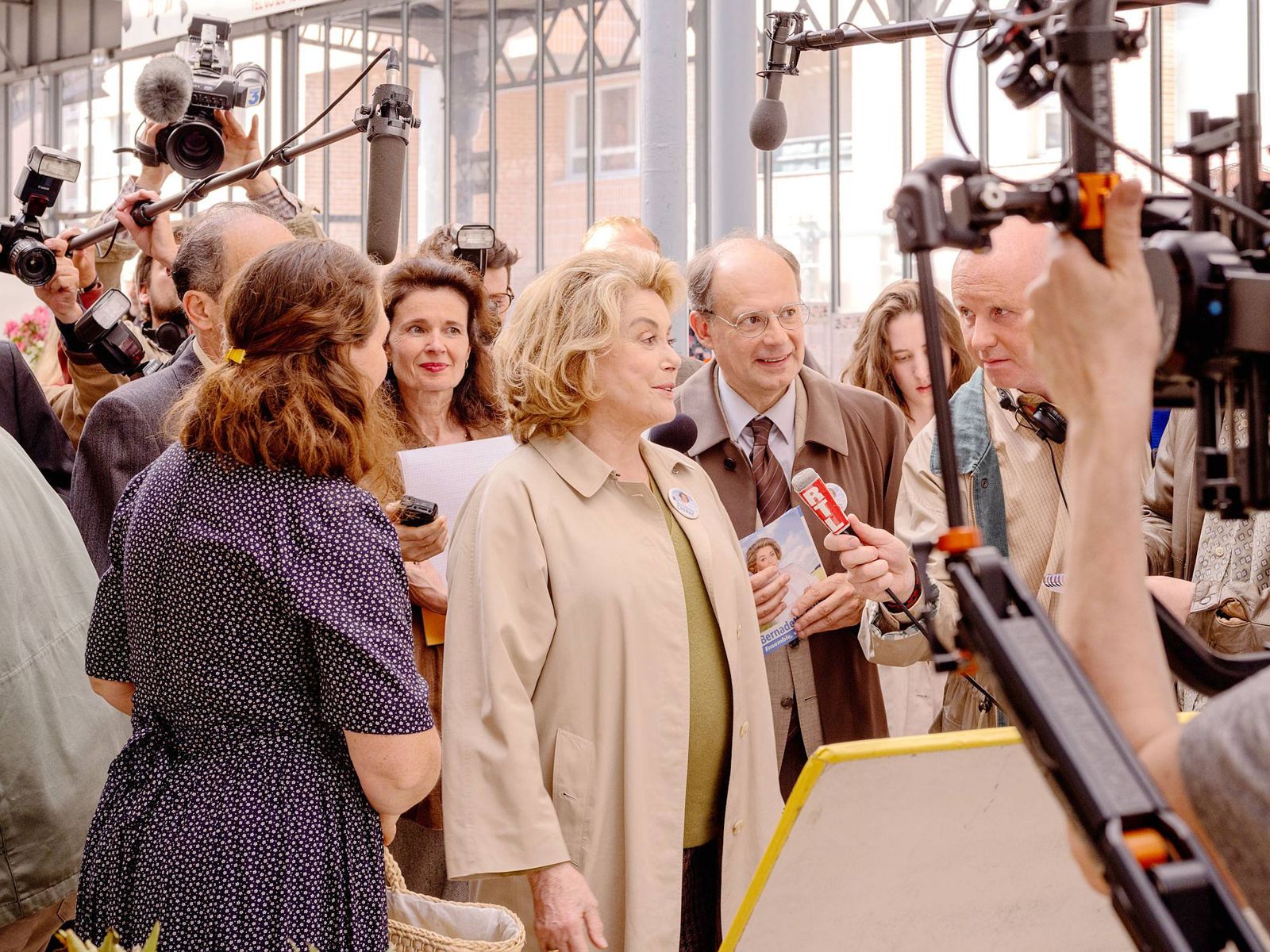 第一夫人奪命連環Call　抓猴總統老公與女星共度春宵