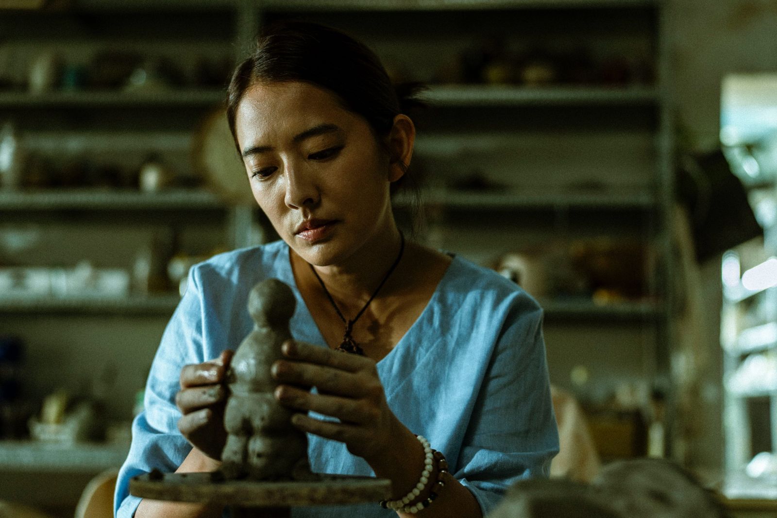 周采詩拍《泥娃娃》嚇到心臟狂跳　三天檢查無病因「殺青後秒痊癒」