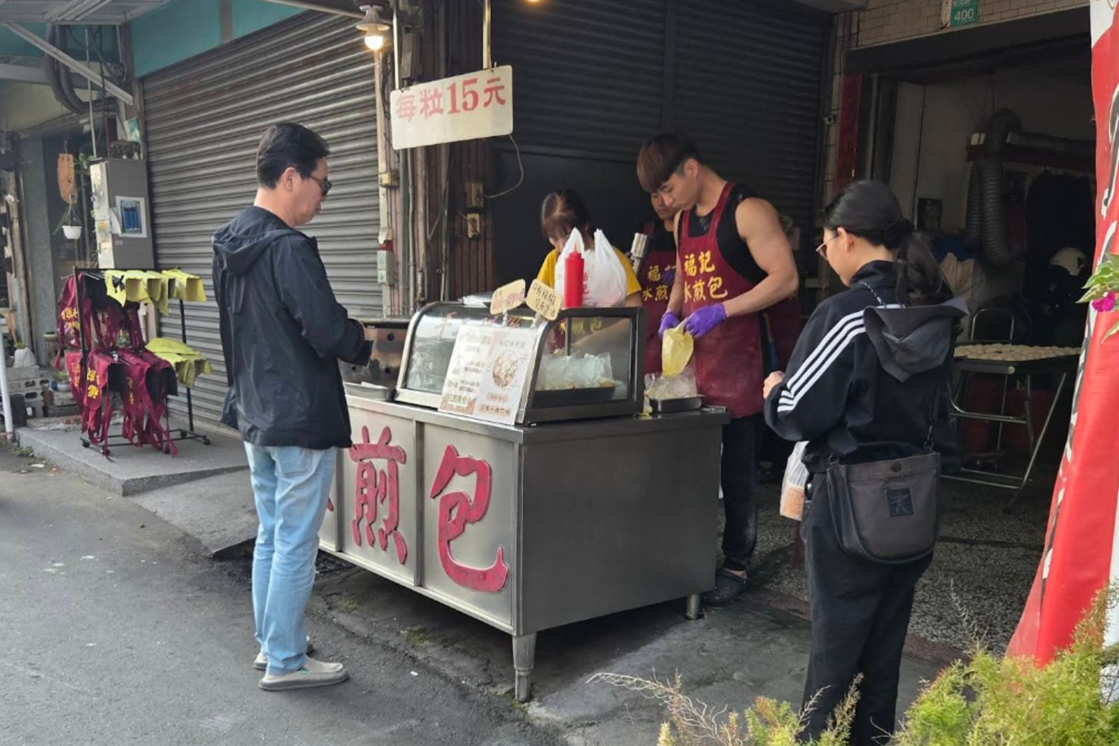 安平「大肌肌猛男水煎包」吃到蟑螂腳　店家竟做這要求！