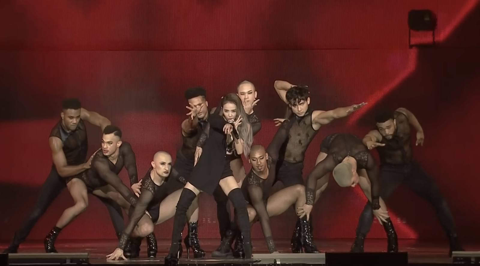 蔡依林2015 MAMA的表演獲得盛讚。翻攝 Jolin Fans Club & 依林520 YouTube