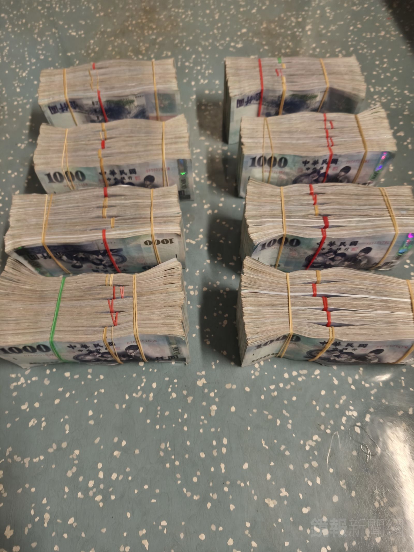 高鐵300萬輸了！台鐵區間車越南旅客遺失黑色手提袋　內竟藏400萬元現金