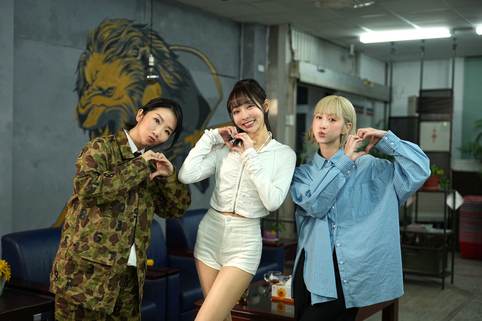 營站迎來啦啦隊女神林襄(中)一起同樂。台視提供