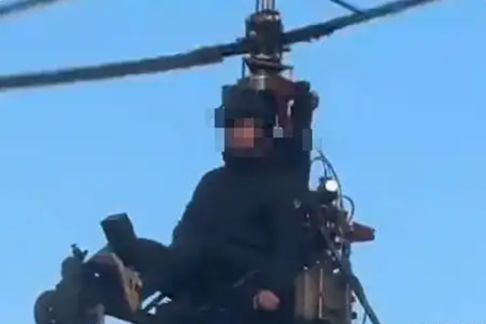 網紅直播「太刺激了」下秒墜地燒光！曾拍胸稱：不用考照　享年55歲
