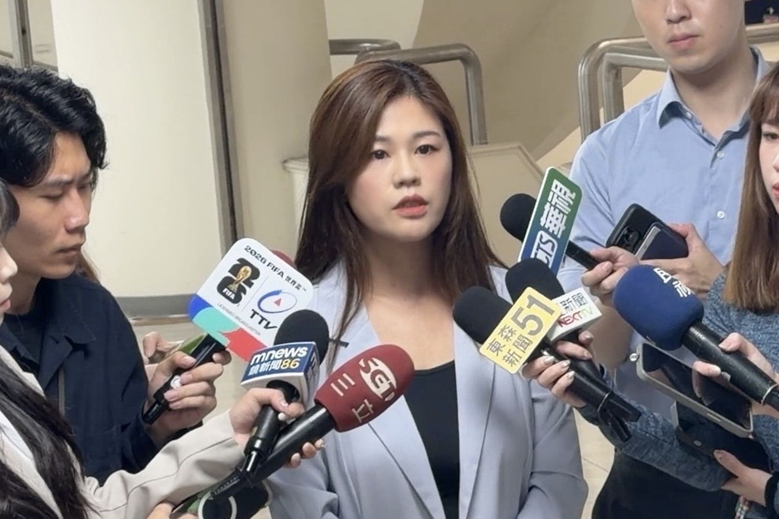 幼童進吸菸室吸二手菸 綠議員轟「配套跟不上」:為了選舉施政被看破手腳