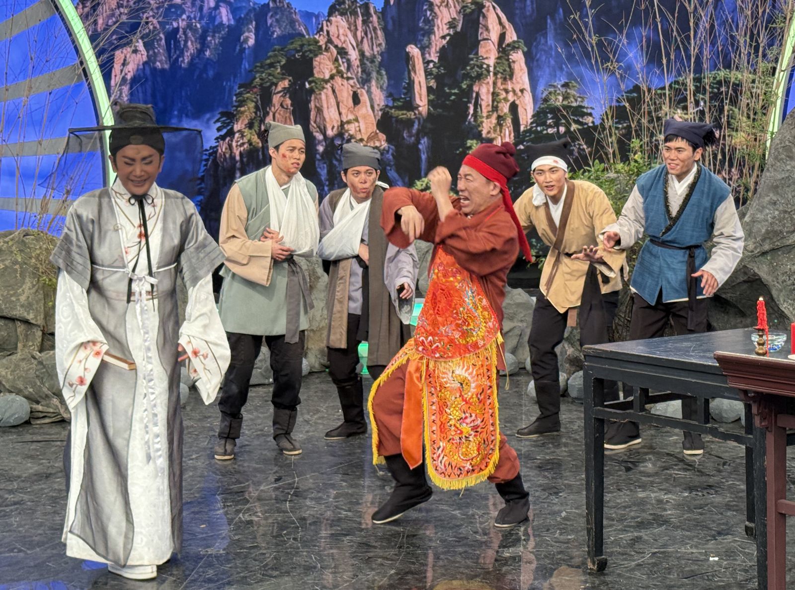 福州伯許效舜回來了！講鬼故事「荒謬到胡瓜聽不下去」　郭子乾「神還原柯文哲」陳亞蘭笑到發抖