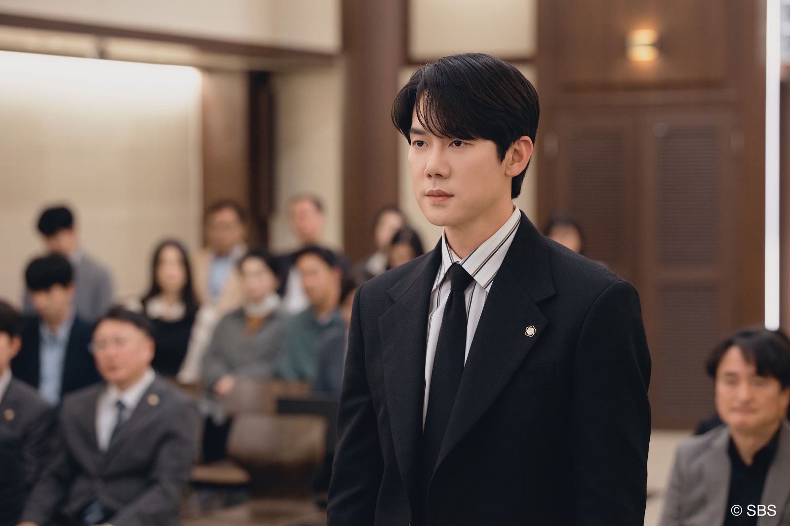 不是普通律師!柳演錫法庭當場「變少女」 李絮嚇傻:這瘋子是誰?