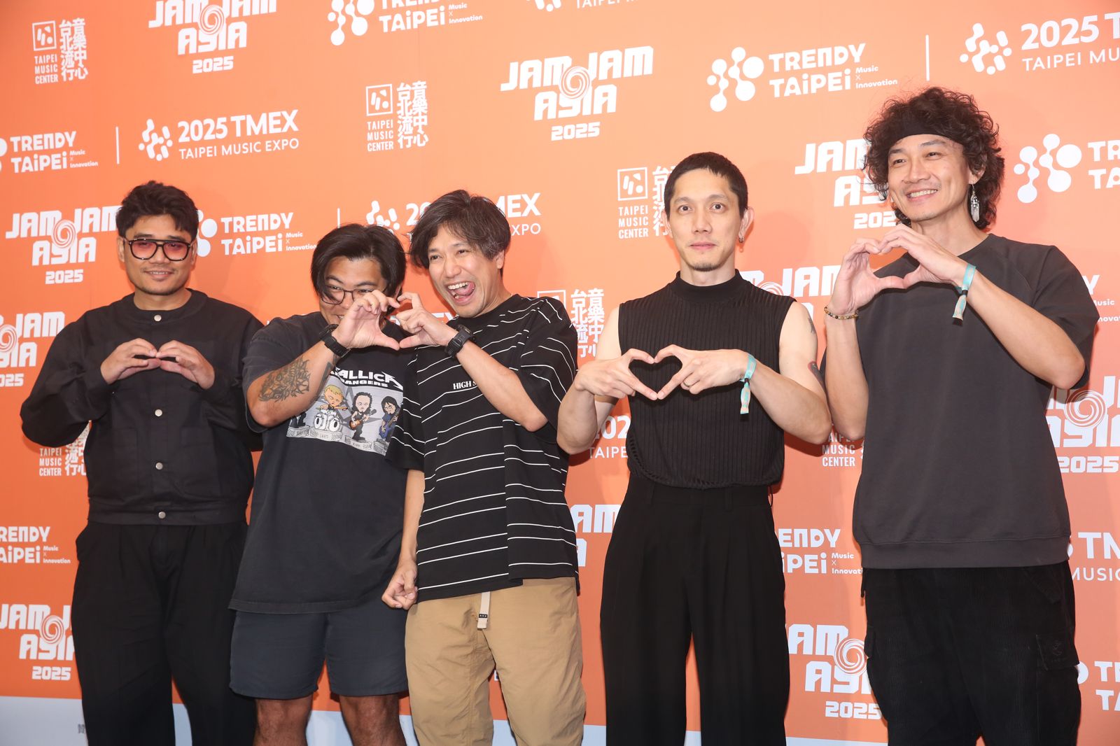 泰國天團POTATO首度抵台！最想吃「石頭火鍋」　粉絲送珍奶超驚豔