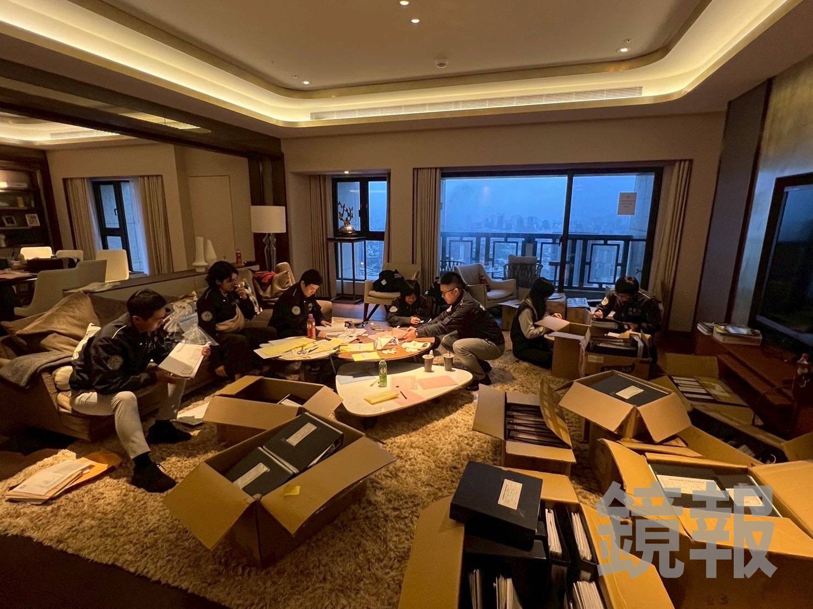 購買和平大苑這種等級的豪宅資格審查多,陳志透過空殼公司並且現金一次付清躲過審查。翻攝畫面