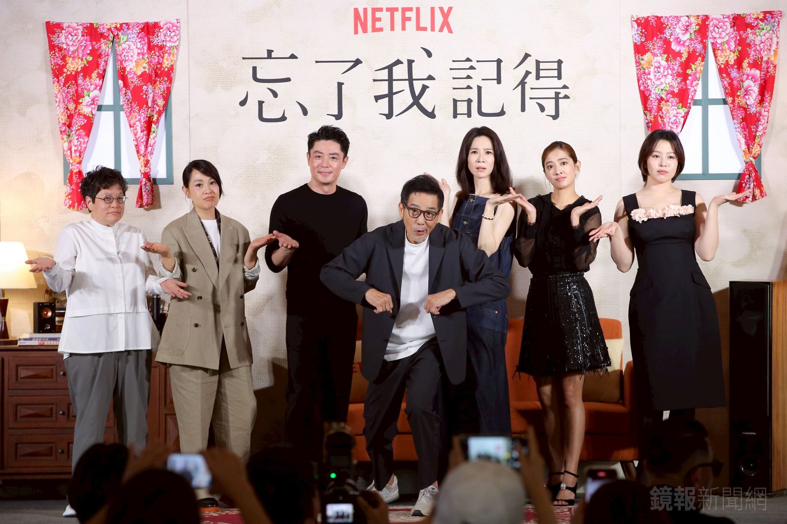 製作人李耀華、編導劉若英、霍建華、秦漢、謝盈萱、周采詩、劉品言在《忘了我記得》記者會全員到齊。李鍾泉攝