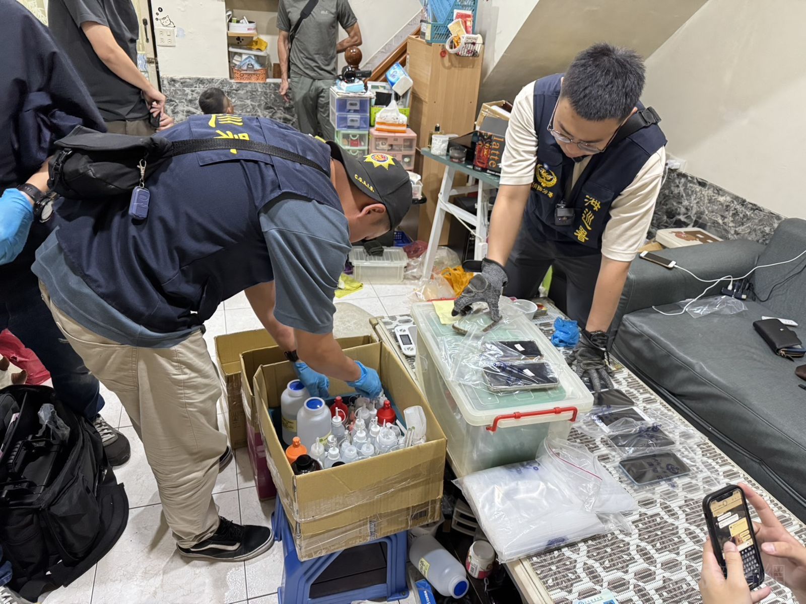 有片／檢警直搗路竹製毒工廠　市值千萬各類毒品應有盡有宛如「毒品版IKEA」