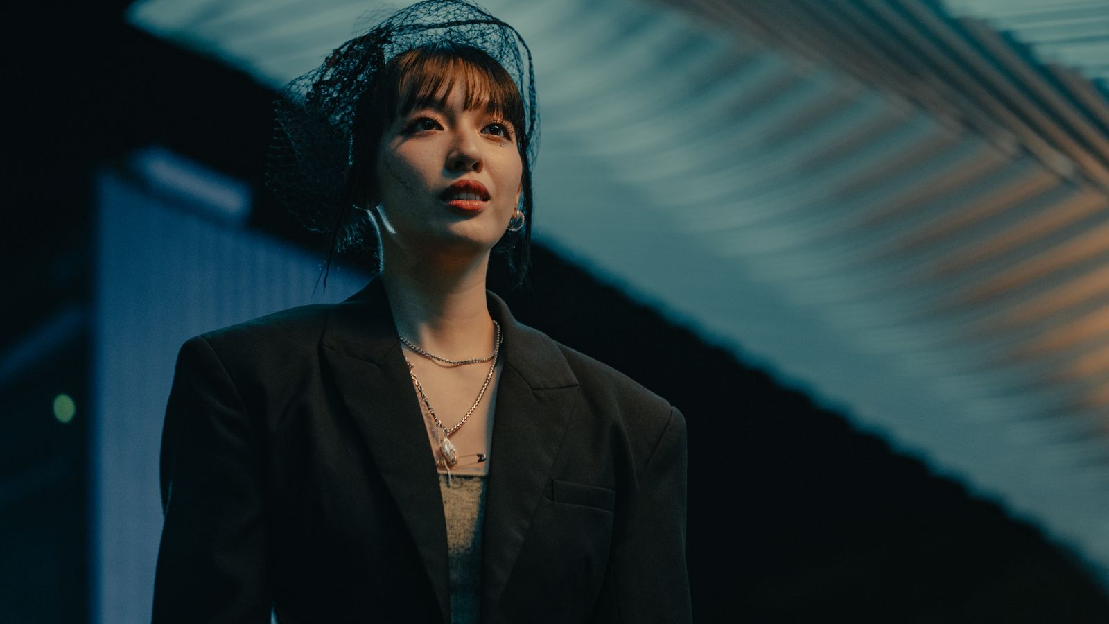 金馬女配王渝萱在《整形過後》飾演流行天后，完美背後卻有孤獨一面。六魚文創提供