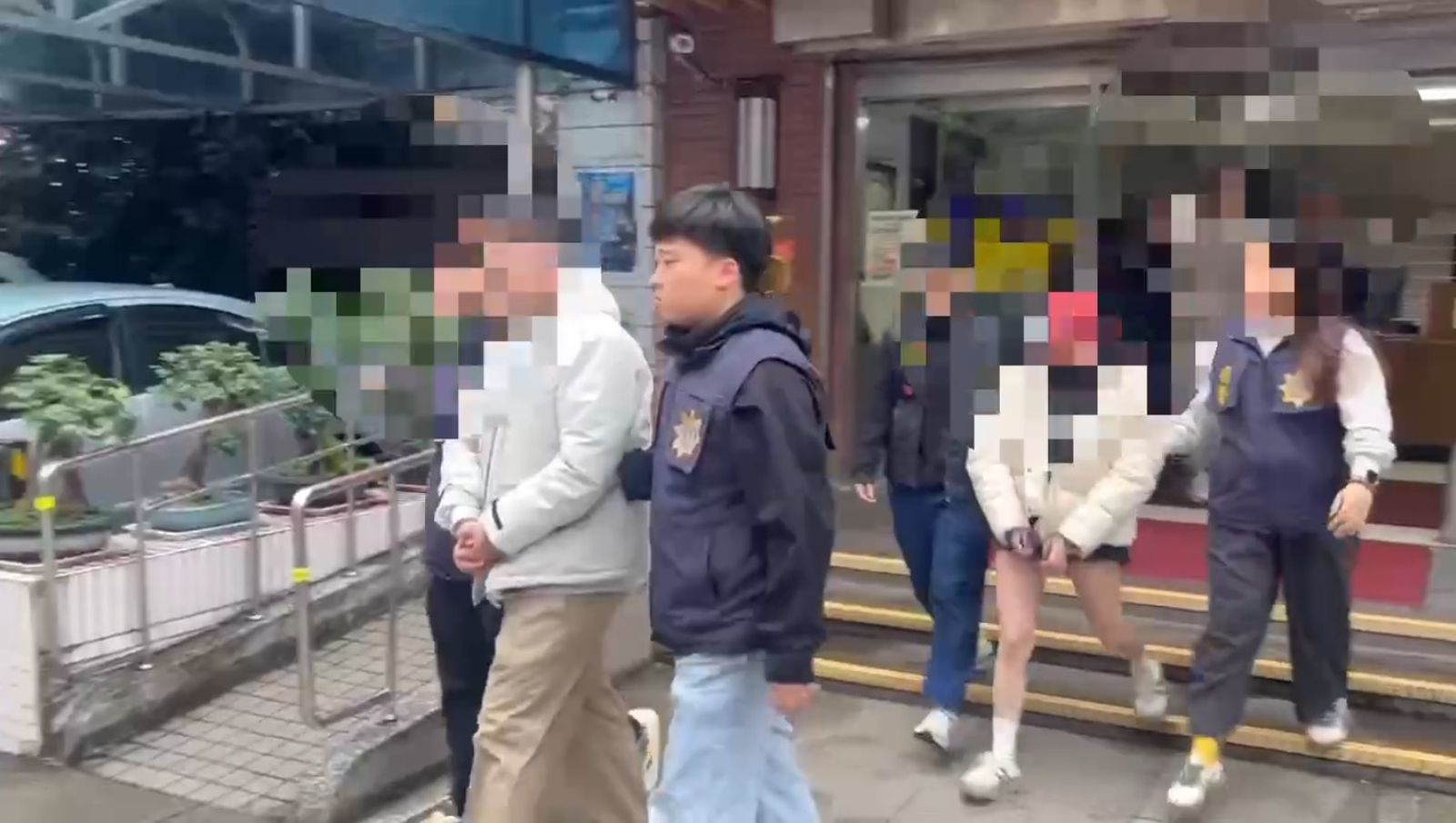 被抄2次抓不怕！永和德撲賭場「假競技真賭博」　短裙辣腿荷官一併送辦