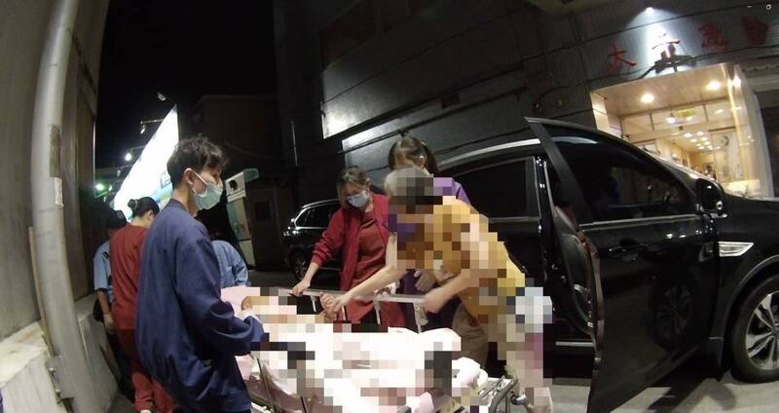 毒蛇狠咬苗栗婦人登山命懸一線　警車鳴笛開道搶救