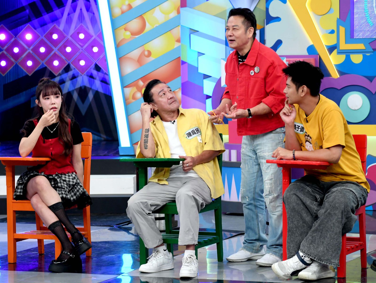 巫苡萱（左起）、陳為民、徐乃麟、楊子儀。陳為民在遊戲中勢如破竹。華視提供