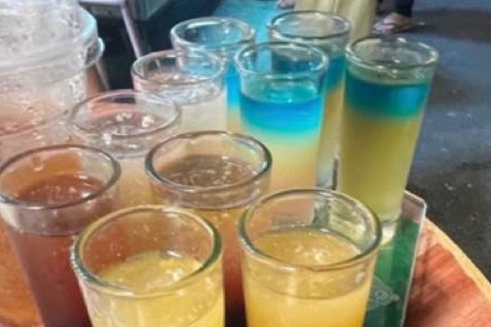 墾丁喝調酒花費1.4萬！店家澄清：他堅持「請76杯shot」