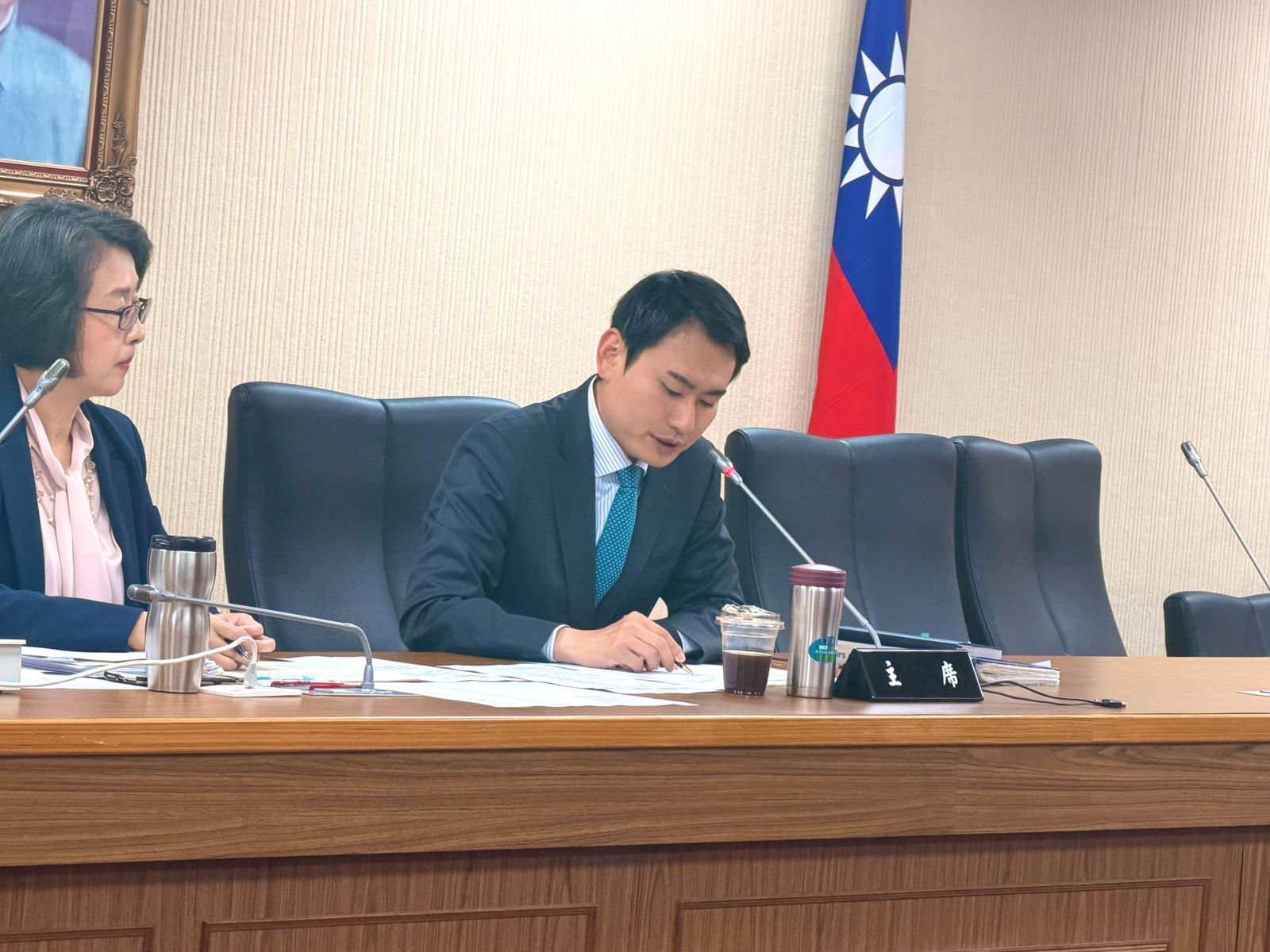 等嘸人！藍委集體缺席軍購條例協商　陳冠廷喊話藍營中生代：別被傅崐萁綁架