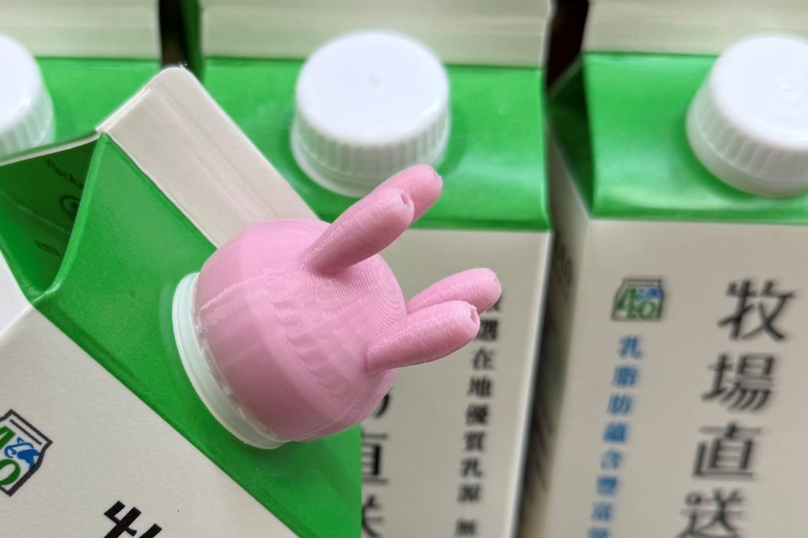 專家憂牛奶嘴蓋「3D列印」容易滋生細菌、重金屬遷移。圖/全家FamilyMart
