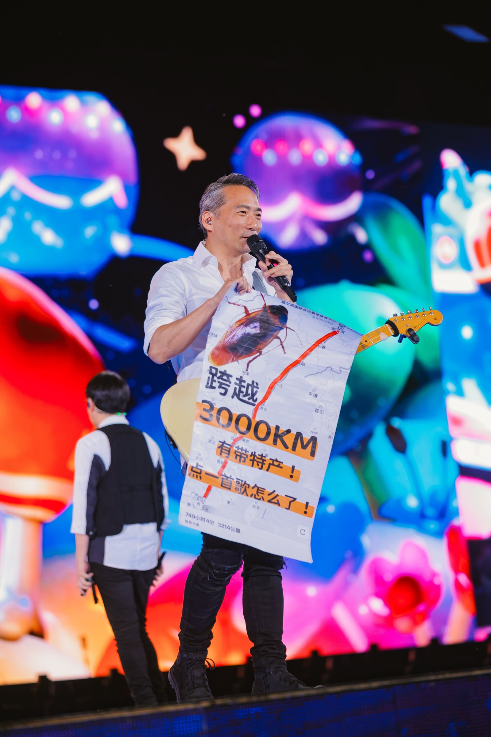 石頭看到歌迷的點歌牌，吐露不為人知的秘密。相信音樂提供