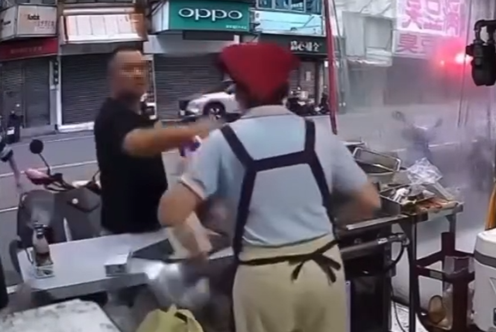 快訊/新竹廁所惡煞砸店毆女店員 遭拘提10萬交保