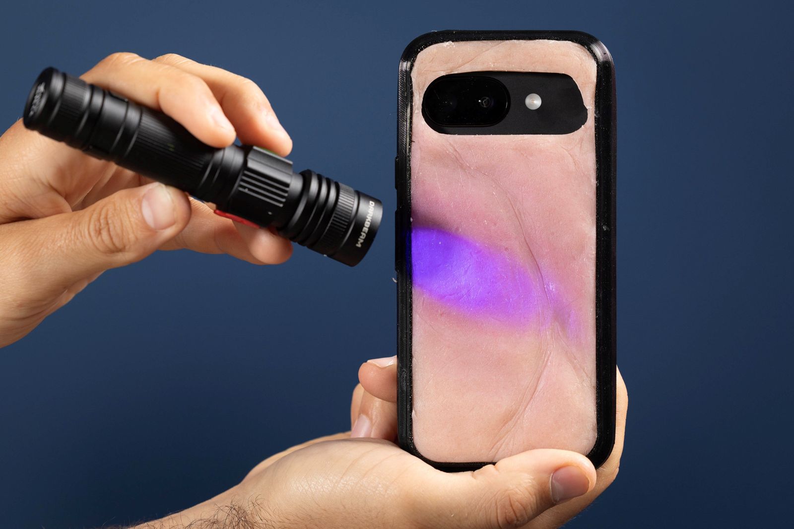 O2公司希望提醒消費者無論度假、出遊等外出,都要像關注手機一樣注重自己的皮膚。圖/翻攝自O2官網