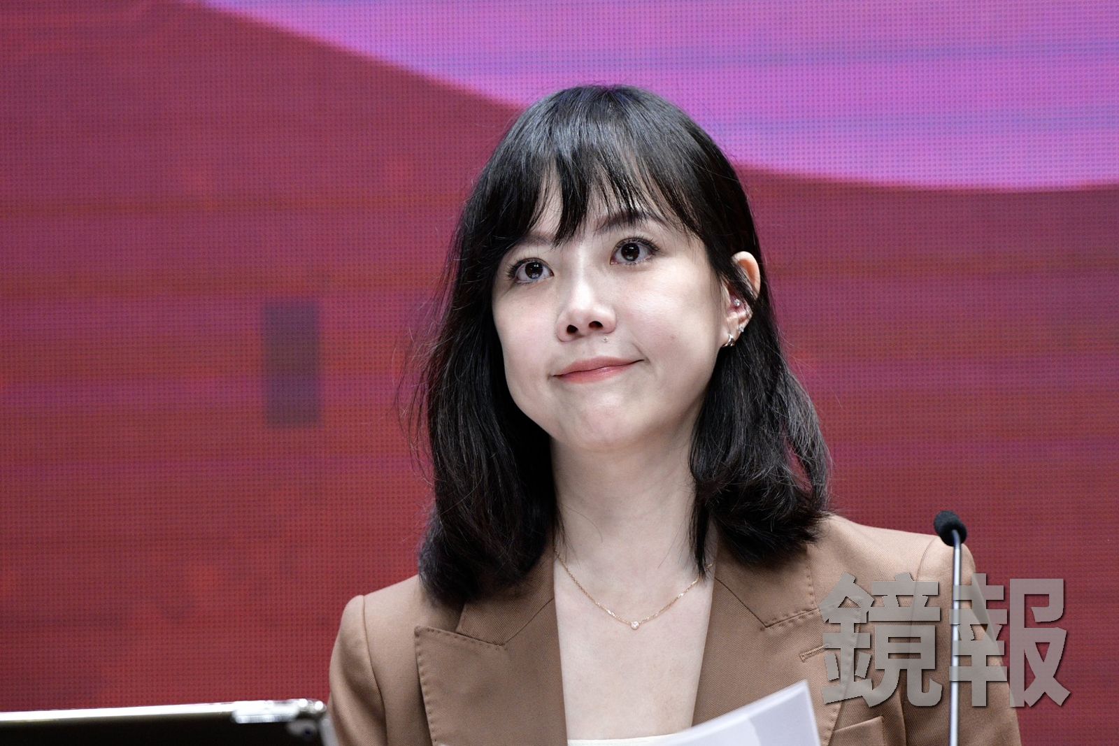 行政院發言人李慧芝表示,希望立法院跟行政院一起拉同一把弓、對準同一個目標,一起為國人推動合法合憲實質零舉債的AI紅利全民普發1萬。攝影李智為