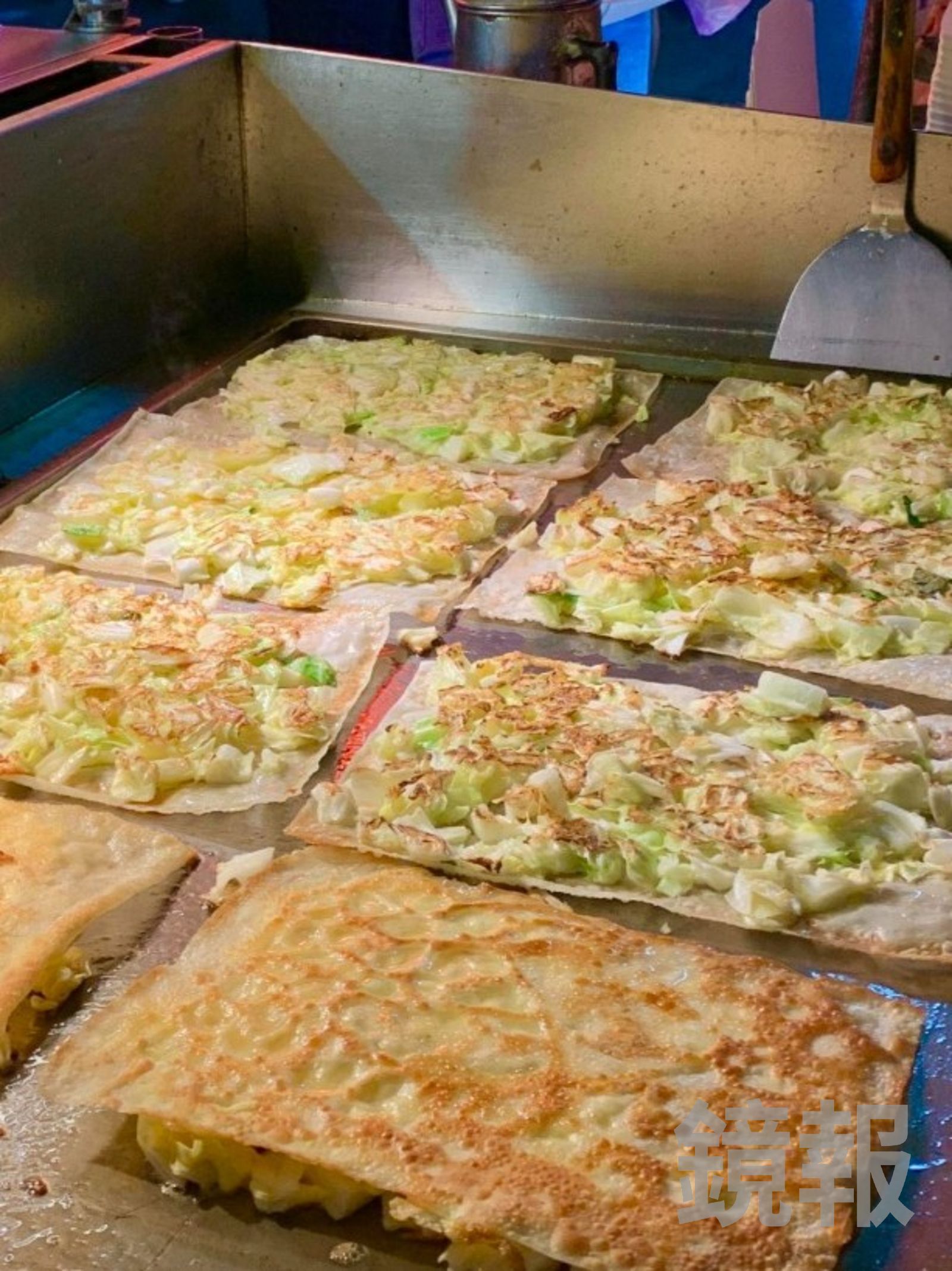 「姜蔬菜大蛋餅」會把皮跟餡都煎到金黃,脆口又清爽。