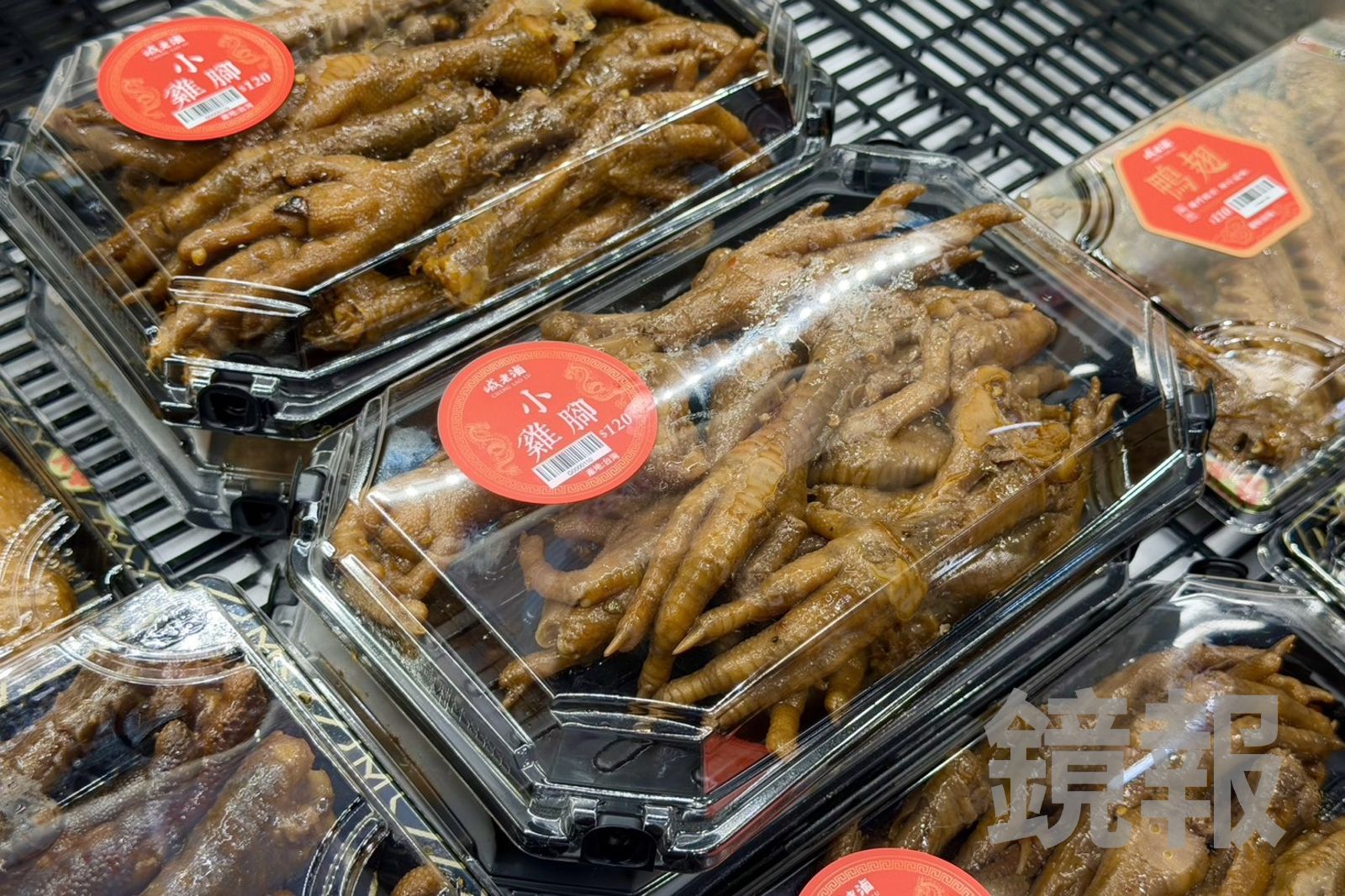 「雞腳」滷得入味，微微辛辣很涮嘴。（120元／盒）