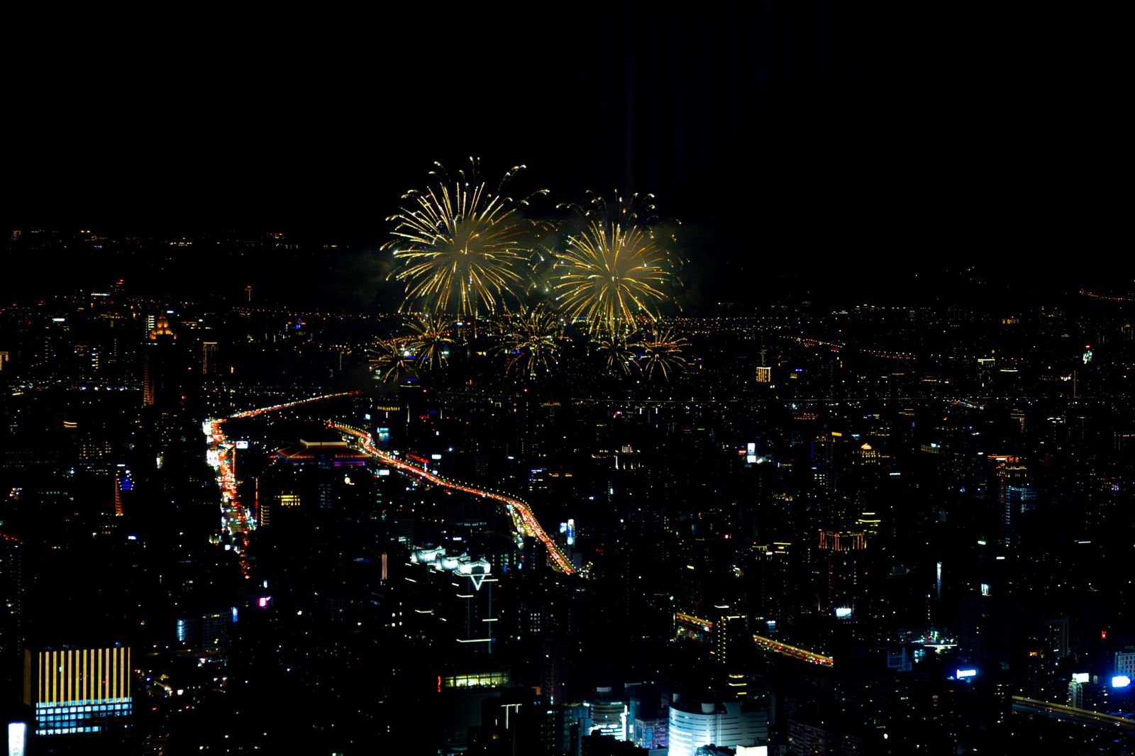 86樓看大稻埕煙火、吃Buffet！「饗A Joy」七夕加碼浪漫訂花服務