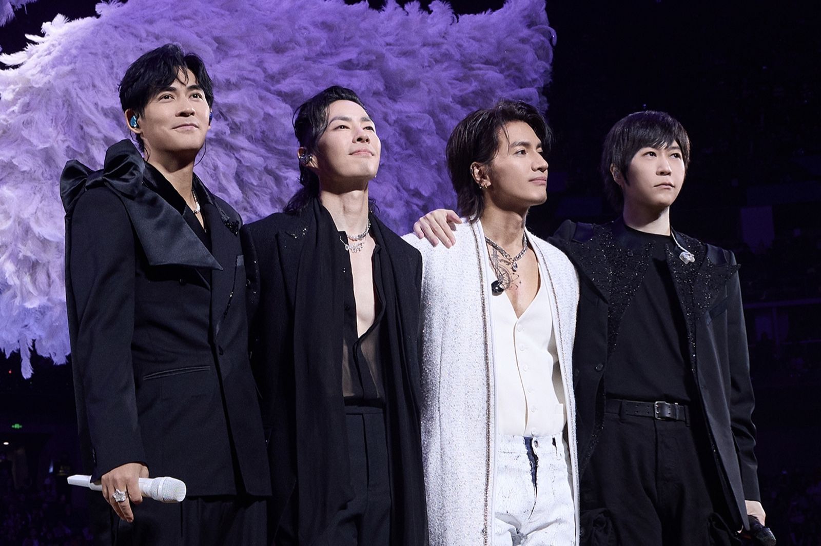 唱完台中又飛成都！阿信為F3拚命救火　無縫接軌行程粉絲心疼