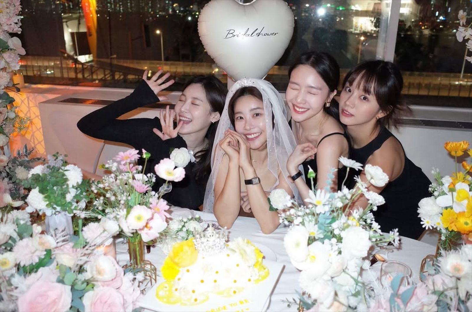 惠利（右起）與珉雅曾一同祝賀素珍出嫁，並與Yura一起聚會，展現Girl's Day的深厚情誼。翻攝IG@bbang_93