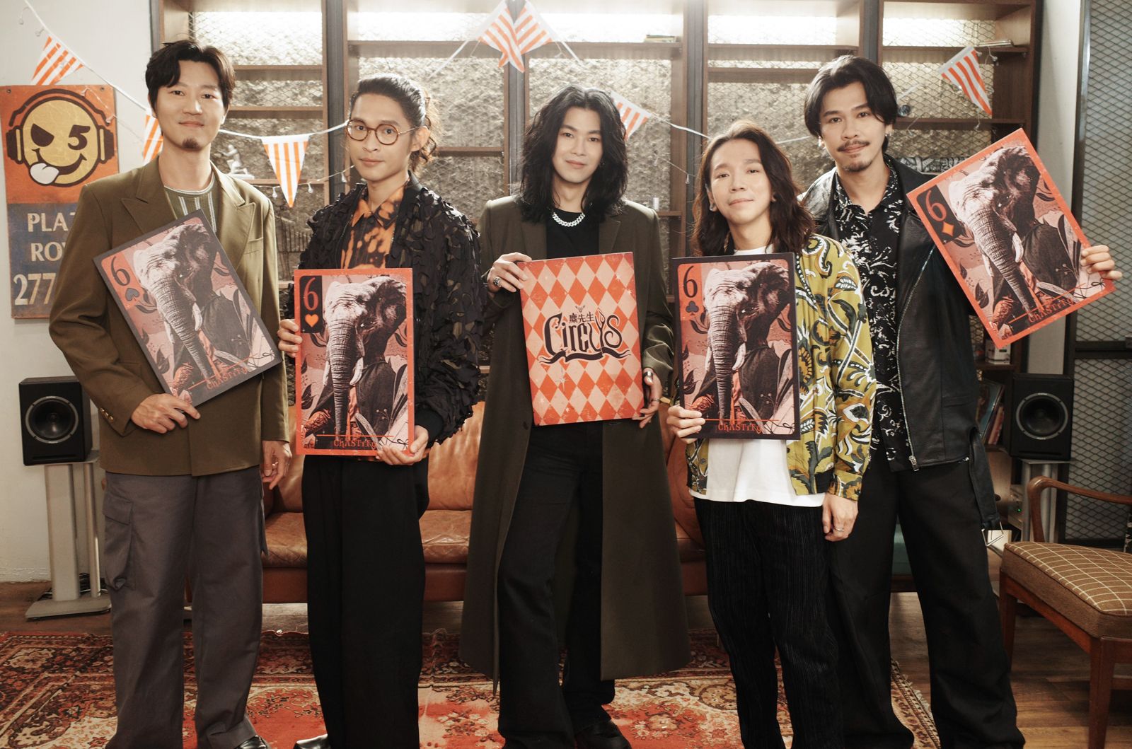 麋先生挑戰6場連唱紀錄!夜市輕軌全淪陷 喊話:整個城市都是大馬戲團