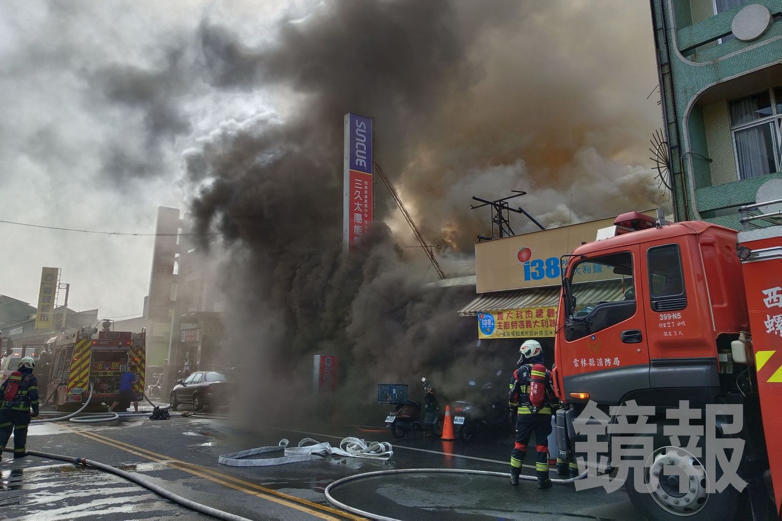 快訊／西螺鐵皮平房陷火海！黑色濃煙狂冒險延燒鄰宅　