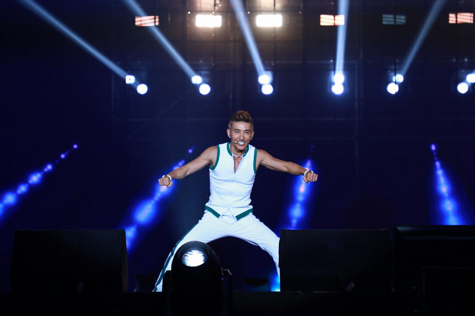 直擊／180萬歲瞬間「回春」　潘若迪躍上大巨蛋帶動唱場面壯觀