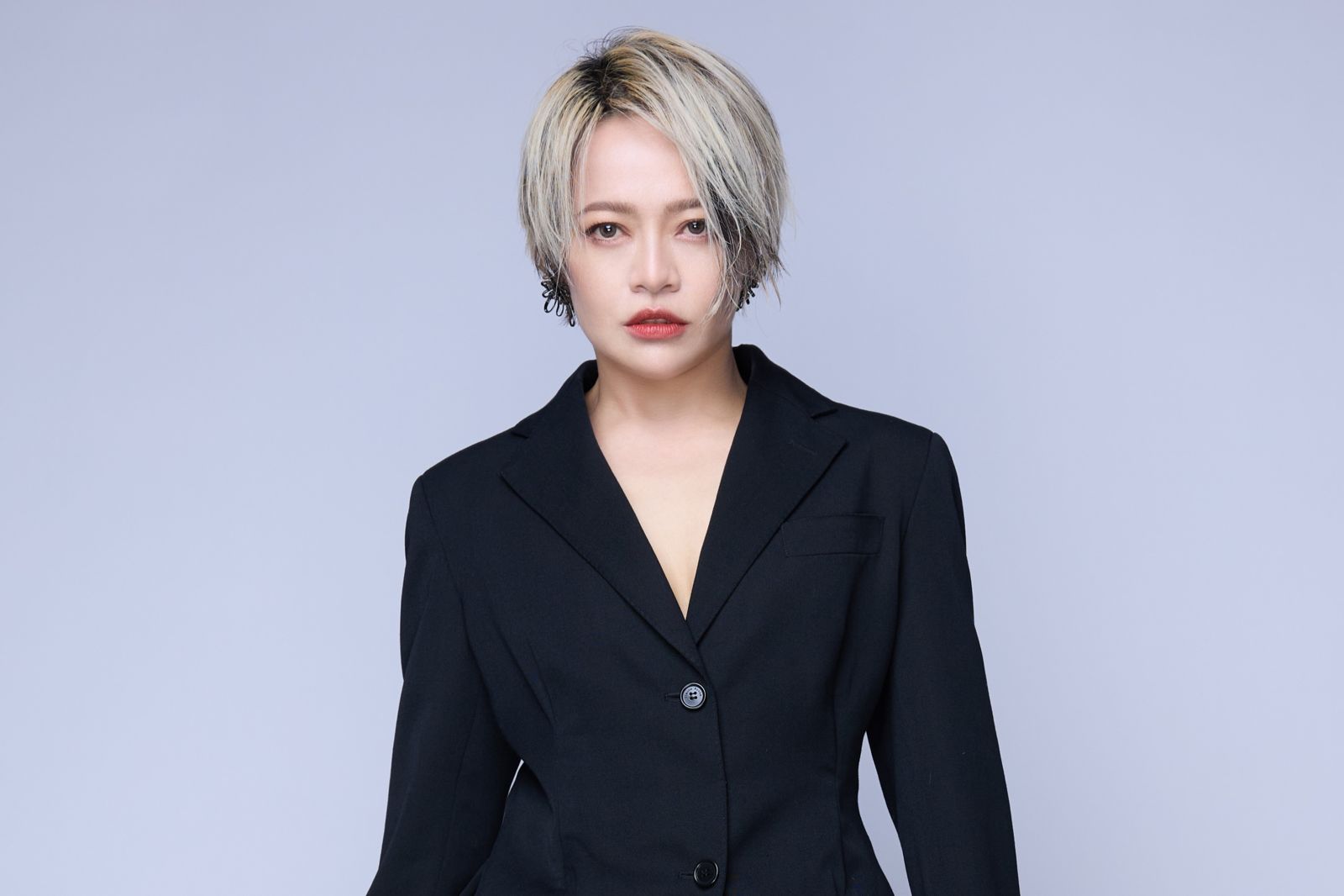 戴愛玲尾牙天后狂接30場活動　自爆遇觀眾搶麥合唱、為員工抽百萬汽車